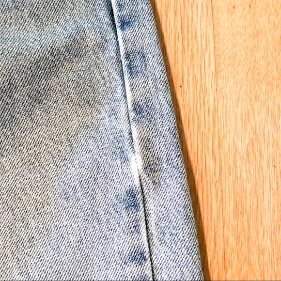Vintage 1990’s High-Waisted Light Wash Denim Jeans - Picture 5 of 10